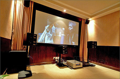 無錫辰美會(huì)展 專業(yè)批發(fā)銷售無錫布萊特斯電動(dòng)幕布及音響設(shè)備